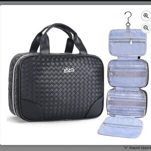 NWT Boyatu Travel Bag for Makeup, Toiletries, Hangs Too